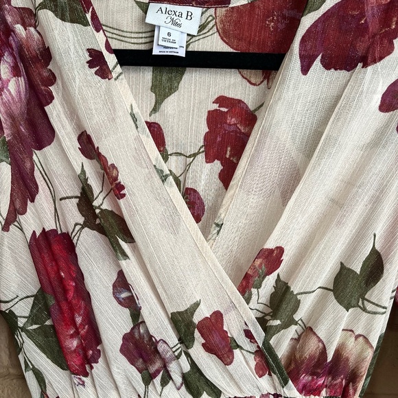 Light flowing dress - Picture 3 of 4